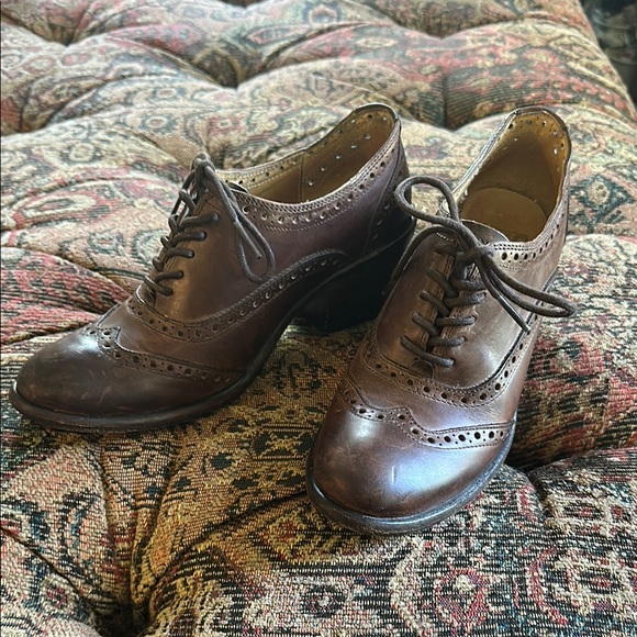 Classic Brown Leather Men's Brogues - Picture 1 of 5